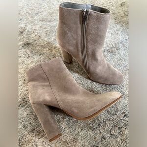 Steve Madden Glorious Suede Taupe Ankle Boots size US 7.5, great condition